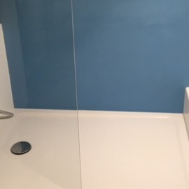salle de bain avec bac de douche extra plat banc solide surface bedouret-renovation salle de bains toulouse 31 artisan 